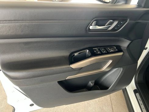 Certified 2024 Nissan Pathfinder Platinum AWD/4WD image 7