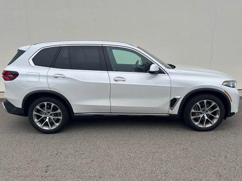 Certified 2024 BMW X5 xDrive40i w/ Executive Package image 3