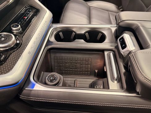 Used 2025 Ford Expedition Max Platinum w/ Stealth Appearance Package AWD/4WD image 39