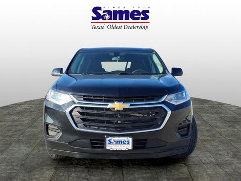 Used 2021 Chevrolet Traverse LS image 2