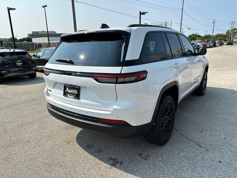 Used 2024 Jeep Grand Cherokee Altitude AWD/4WD image 7