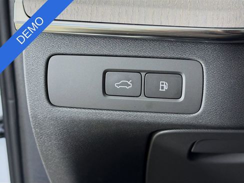 Used 2026 Volvo XC90 T8 Ultra w/ Protection Package AWD/4WD image 10