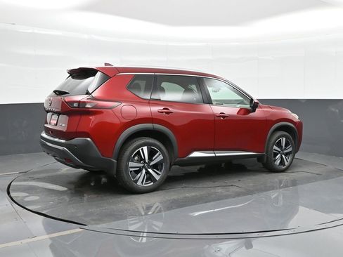 Used 2023 Nissan Rogue SL image 2