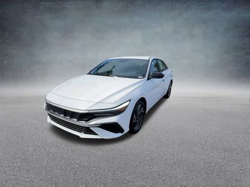 Used 2025 Hyundai Elantra Sport image 8