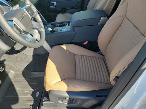 Certified 2025 Land Rover Discovery Dynamic SE AWD/4WD image 25
