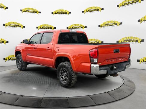 Used 2018 Toyota Tacoma TRD Off-Road image 3