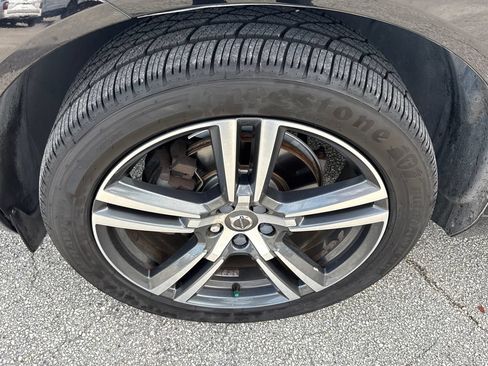 Used 2019 Volvo XC60 T5 Momentum w/ Premium Package AWD/4WD image 12