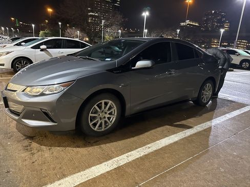 Used 2018 Chevrolet Volt Premier w/ Driver Confidence Package image 2