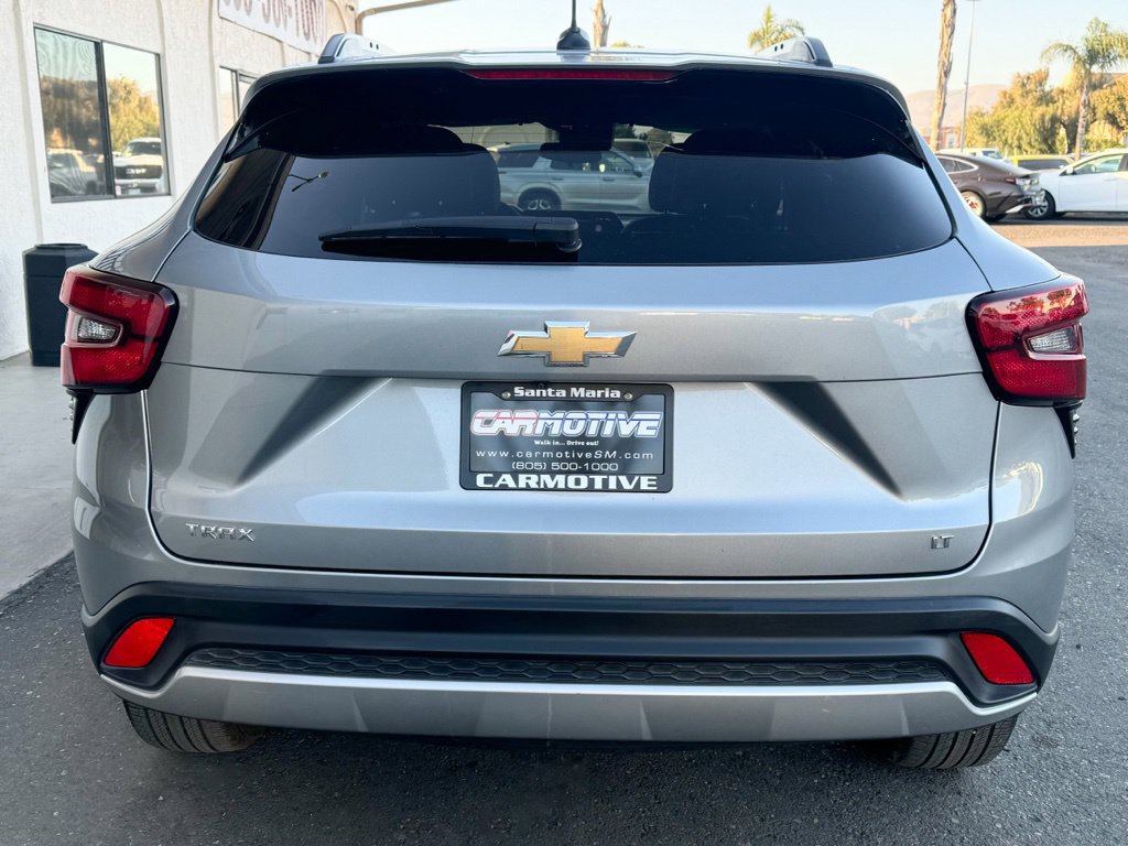 Used 2025 Chevrolet Trax LT FWD image 5