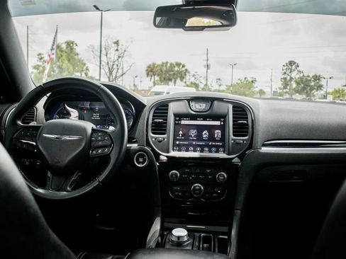 Used 2018 Chrysler 300 S w/ 300S Premium Group RWD image 27