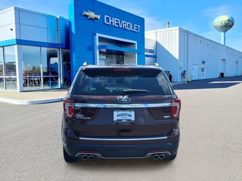 Used 2018 Ford Explorer Platinum AWD/4WD image 4