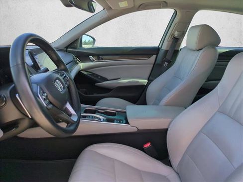 Used 2018 Honda Accord Touring image 16