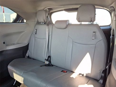 Certified 2024 Toyota Sienna XLE image 11