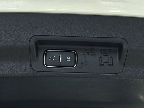 Used 2022 Ford Explorer Limited w/ Limited Technology Package image 42