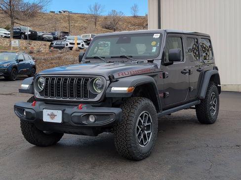 Used 2025 Jeep Wrangler Unlimited Rubicon image 3
