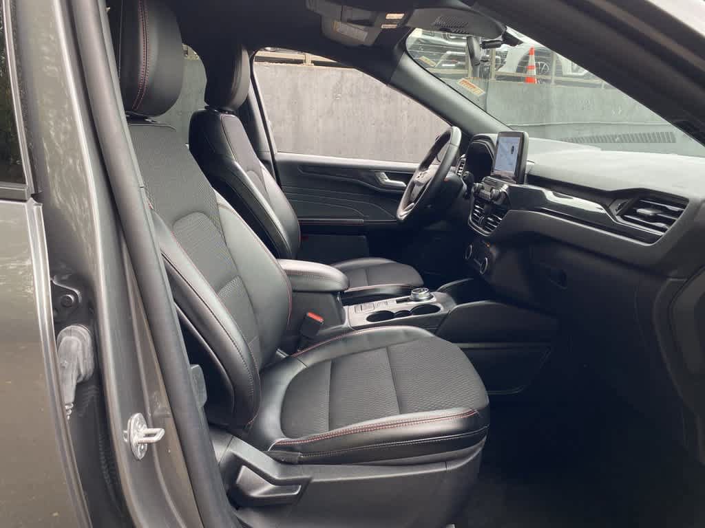 Used 2025 Ford Escape ST-Line Select AWD/4WD image 17