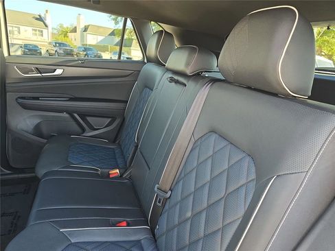 Used 2025 Volkswagen Atlas Cross Sport SEL Premium R-Line image 16