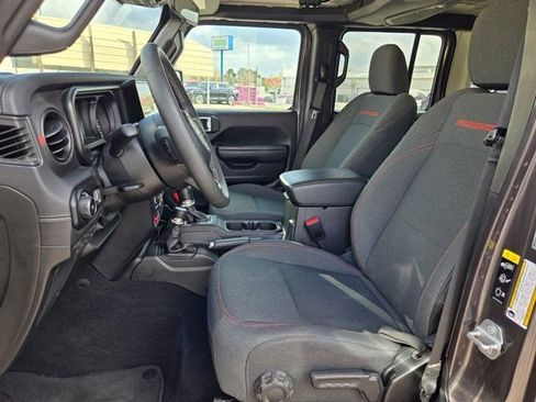 Used 2025 Jeep Wrangler Unlimited Rubicon image 23