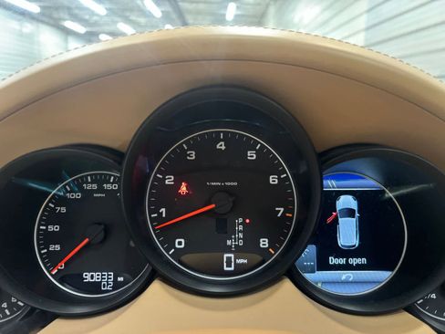 Used 2017 Porsche Cayenne Platinum Edition image 15