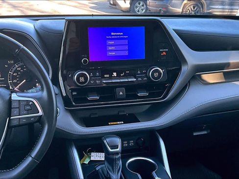 Used 2023 Toyota Highlander XLE image 7