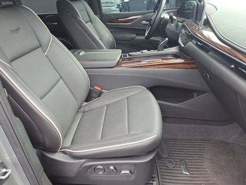Used 2024 Cadillac Escalade ESV Premium Luxury image 15