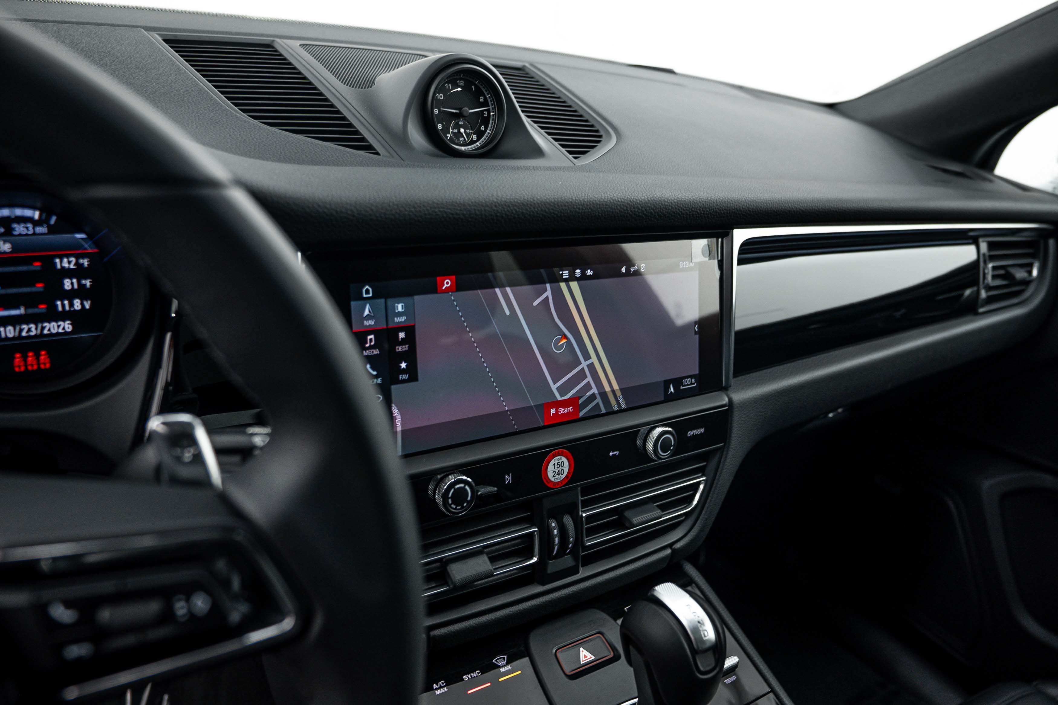 Certified 2026 Porsche Macan AWD/4WD image 12