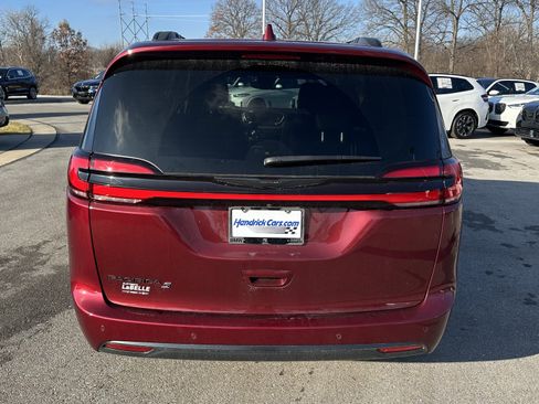Used 2021 Chrysler Pacifica Touring-L w/ Uconnect Theater Family Group image 9