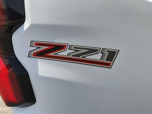 Used 2023 Chevrolet Colorado Z71 w/ Z71 Convenience Package 2 AWD/4WD image 8