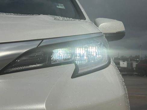 Used 2023 Toyota Sienna Limited image 11