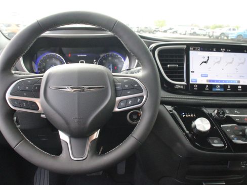 New 2026 Chrysler Pacifica Select FWD image 8