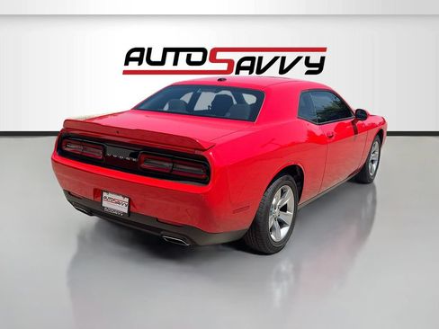 Used 2022 Dodge Challenger SXT RWD image 7
