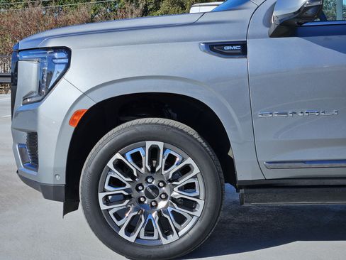 Used 2023 GMC Yukon XL Denali Ultimate image 12