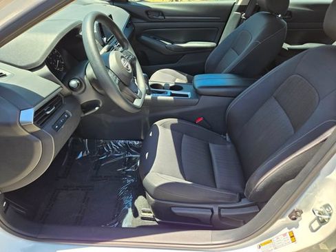 Used 2024 Nissan Altima 2.5 S FWD image 13