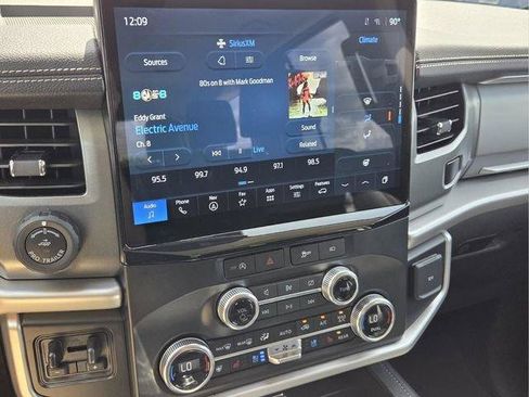 Used 2024 Ford Expedition XLT AWD/4WD image 29