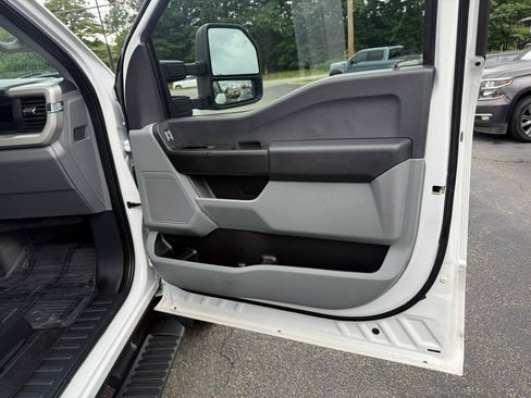 Used 2023 Ford F550 4x4 Regular Cab Super Duty image 22