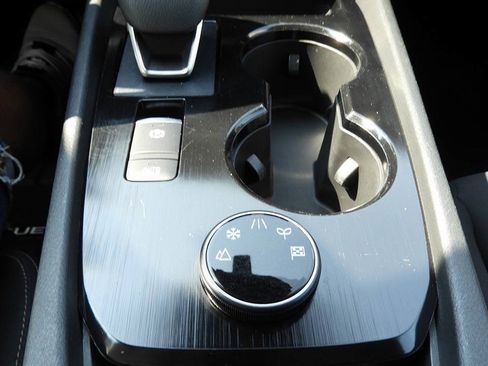 Used 2023 Nissan Rogue S AWD/4WD image 38