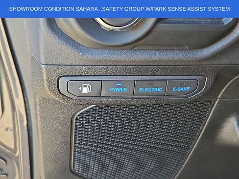 Used 2025 Jeep Wrangler Unlimited Sahara w/ Safety Group AWD/4WD image 26