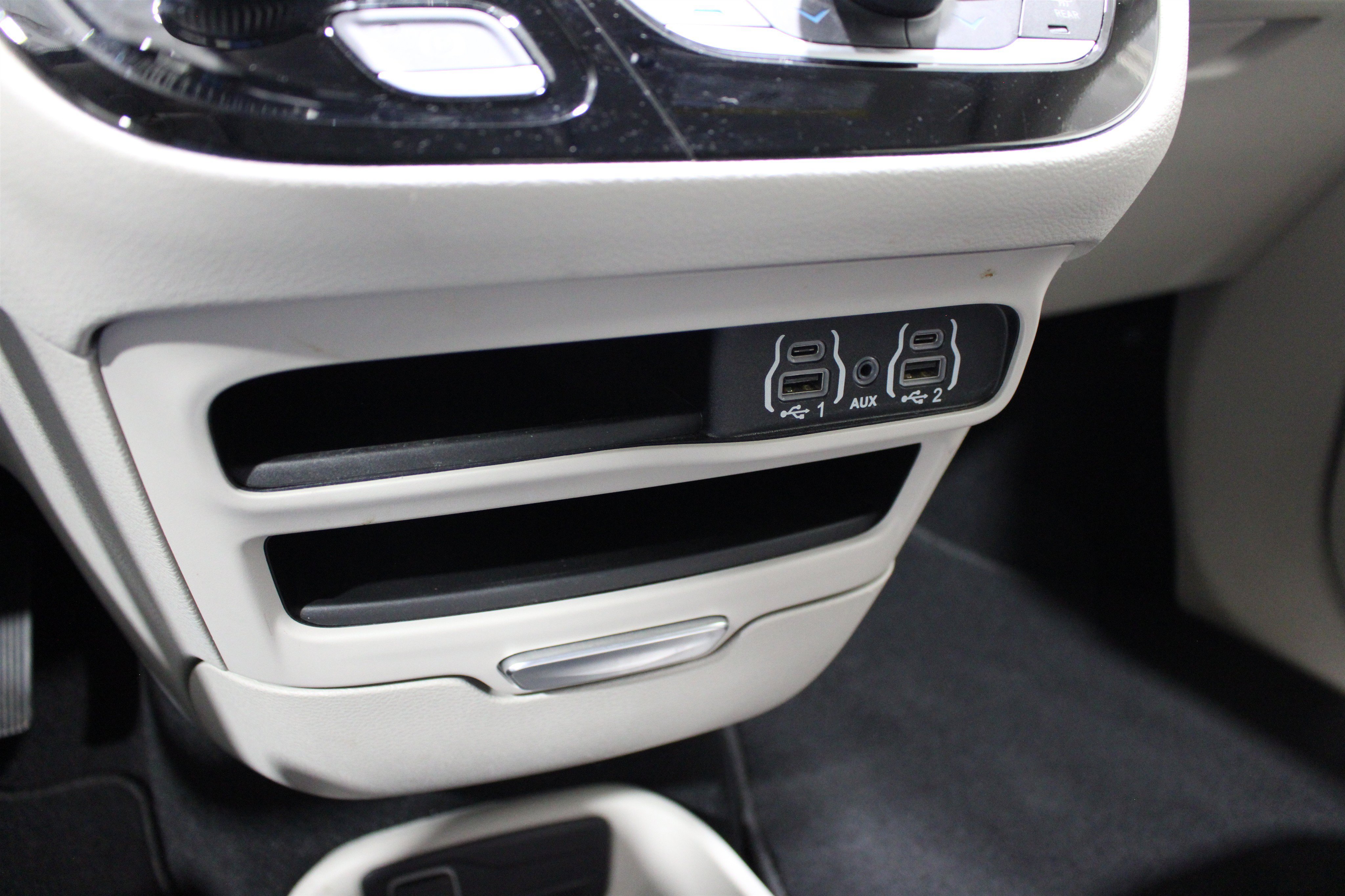 Used 2023 Chrysler Pacifica Touring-L FWD image 18
