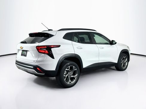 Used 2025 Chevrolet Trax LT FWD image 9