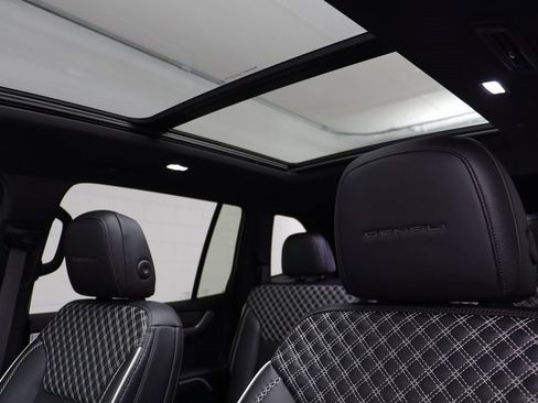 Used 2025 GMC Acadia Denali w/ Super Cruise Package image 13