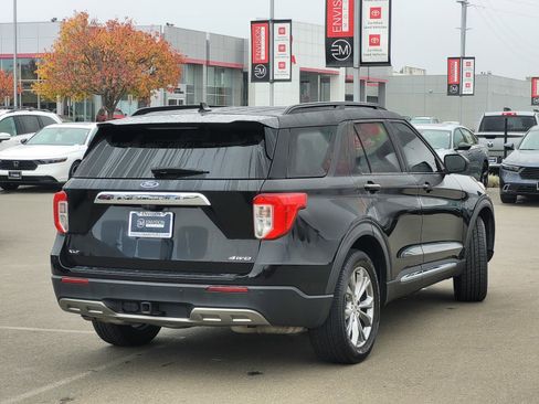 Used 2021 Ford Explorer XLT image 5