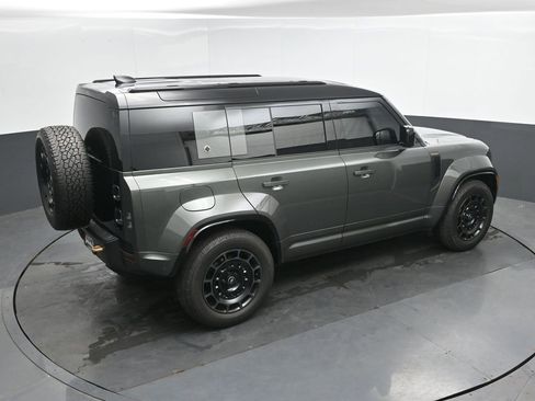 Used 2025 Land Rover Defender 110 AWD/4WD image 33