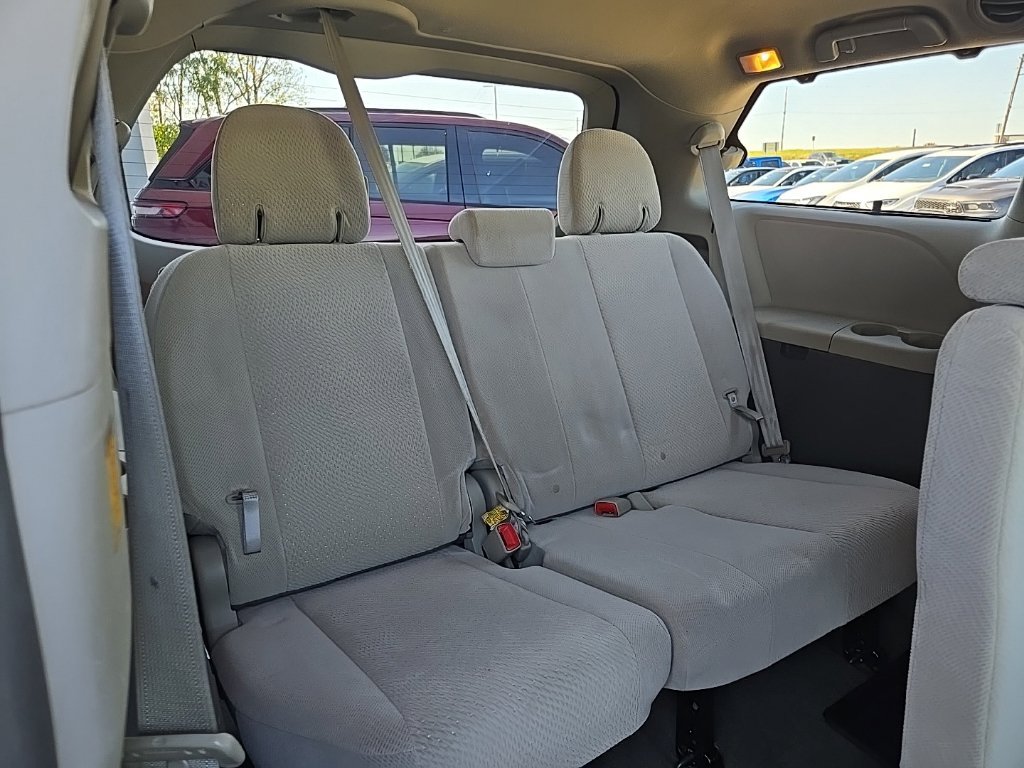 Used 2013 Toyota Sienna LE FWD image 29