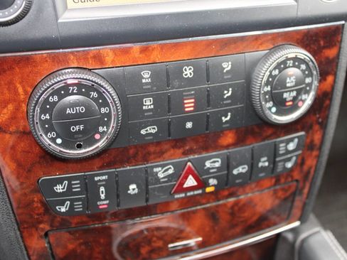 Used 2012 Mercedes-Benz GL 550 4MATIC image 18