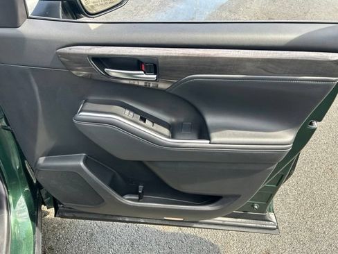Certified 2025 Toyota Highlander Platinum AWD/4WD image 35