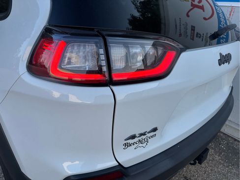 Used 2022 Jeep Cherokee Trailhawk w/ Technology Group B AWD/4WD image 18