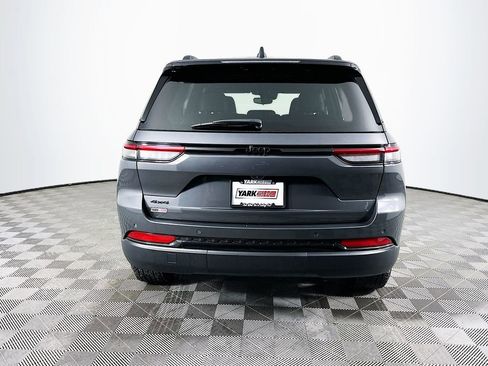 Certified 2024 Jeep Grand Cherokee Altitude image 10