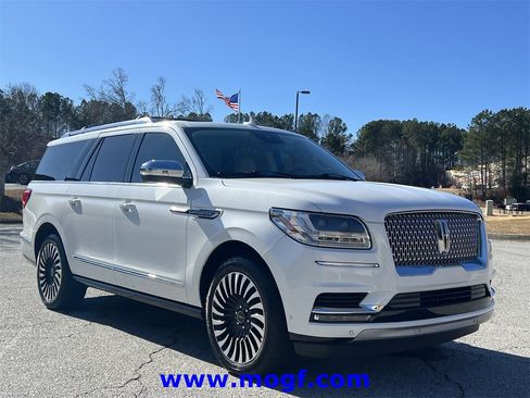 Used 2021 Lincoln Navigator L Black Label w/ Cargo Convenience Package image 4