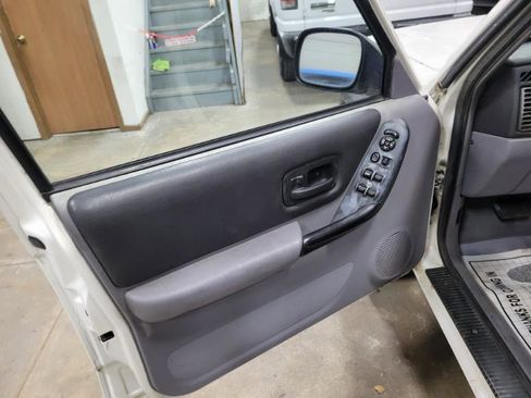 Used 1998 Jeep Cherokee SE image 4