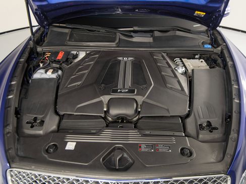 Used 2021 Bentley Bentayga AWD/4WD image 32